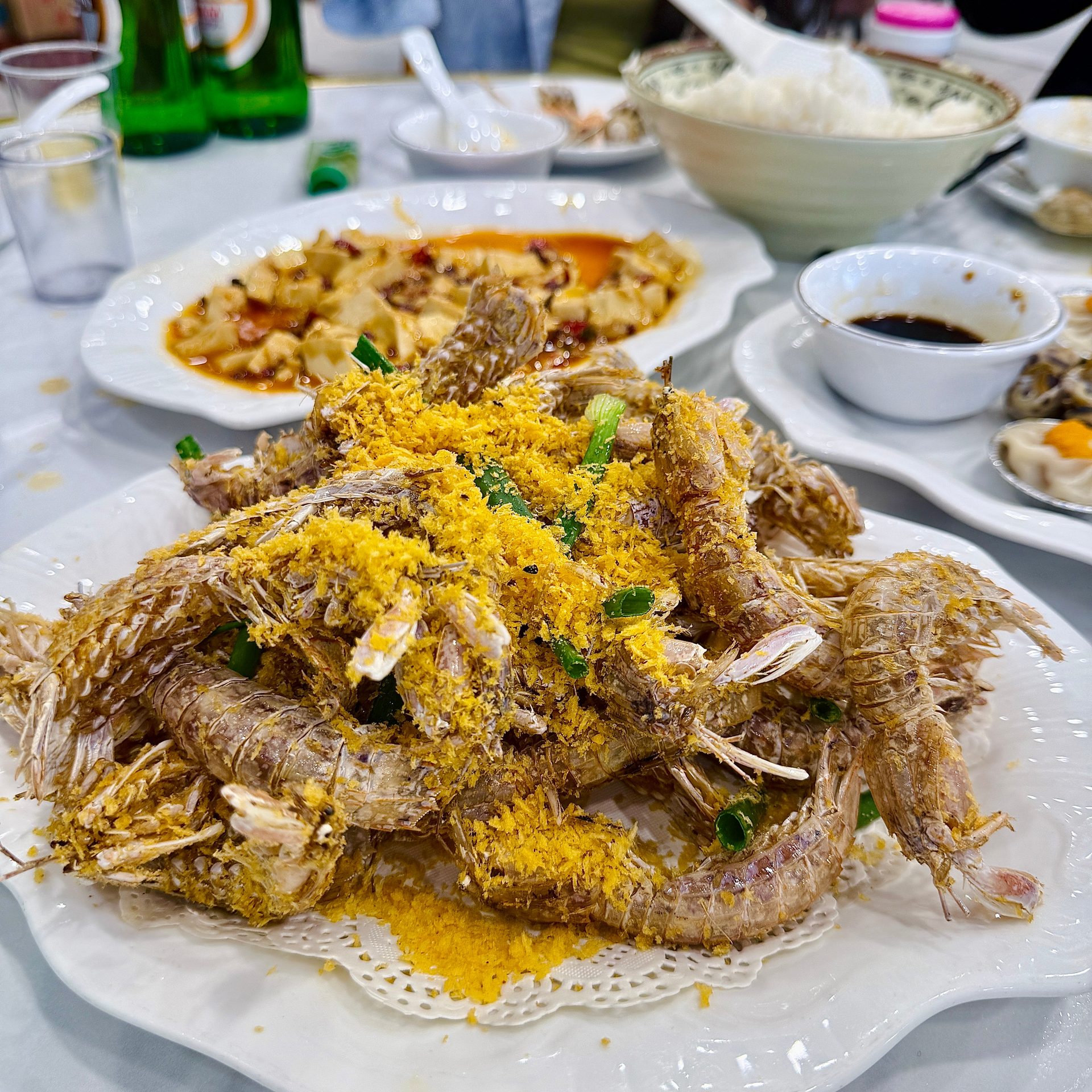 Fresh Xiamen seafood, served by the water